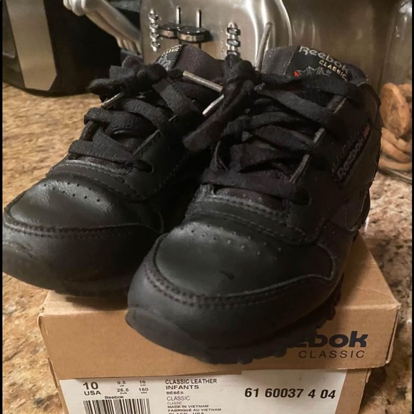 Little boy Reebok’s size 10c - Picture 3 of 3